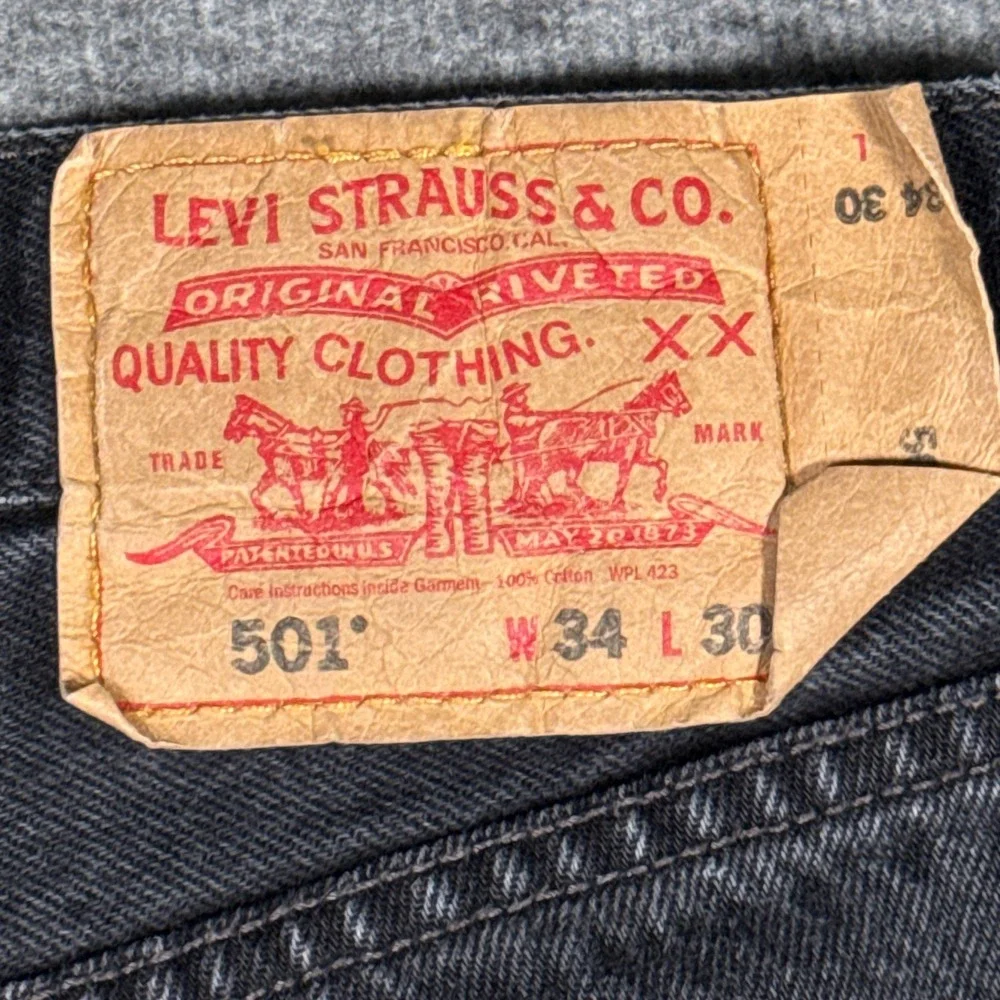 Vintage Levi's 501 Jeans Mens 34x30 Black Button Fly Straight Leg Work Y2K 2000s